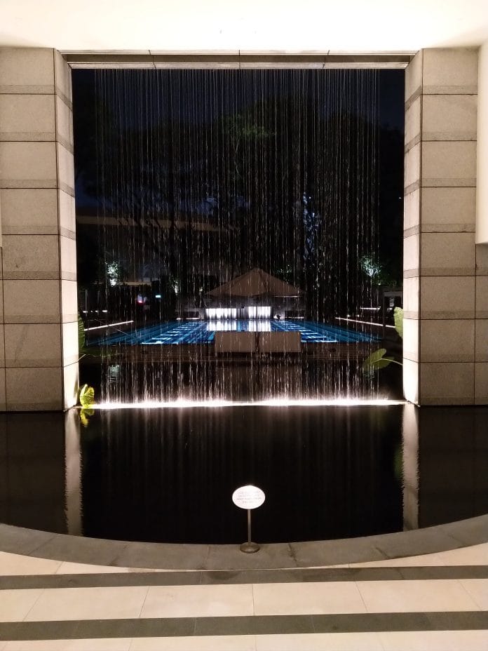 ritz carlton singapore Water Feature