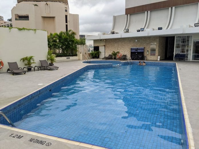 Hilton Singapore swimming pool