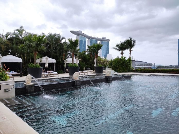 Mandarin Oriental Singapore swimming pool