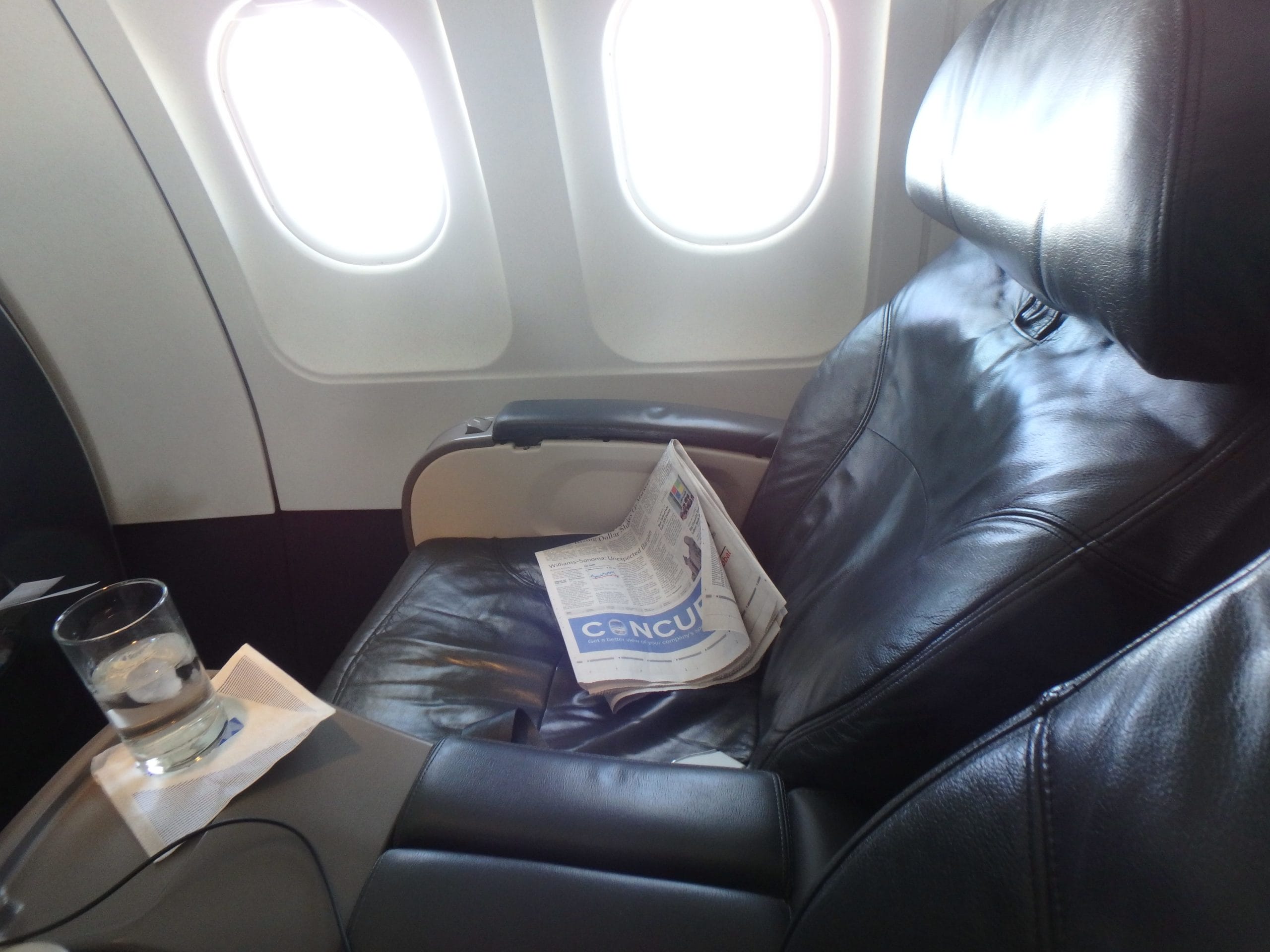 Review United Airlines A319 First Class Los Angeles to Mexico City