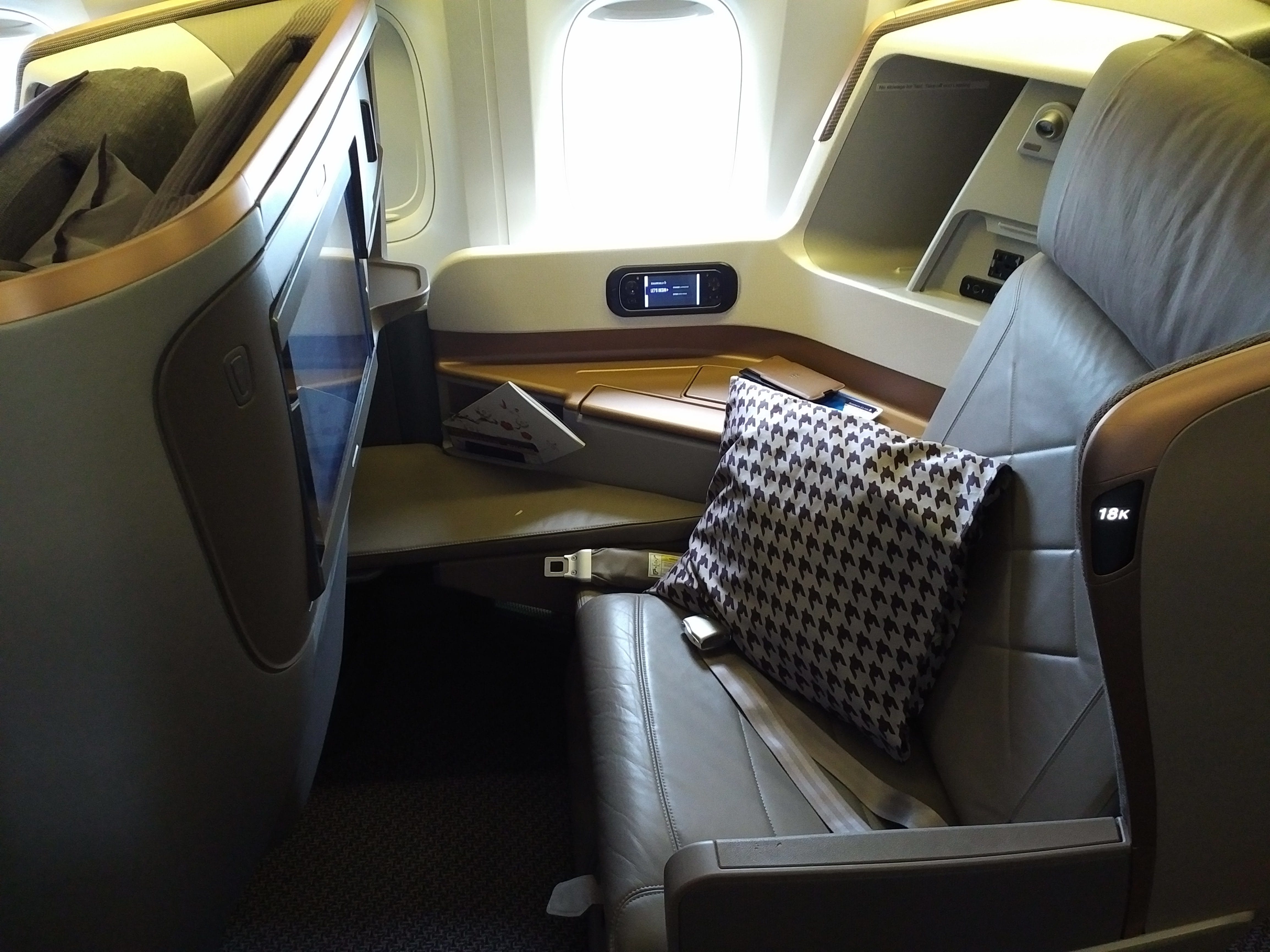 Review: Singapore Airlines B77W Business Class Singapore To Frankfurt ...