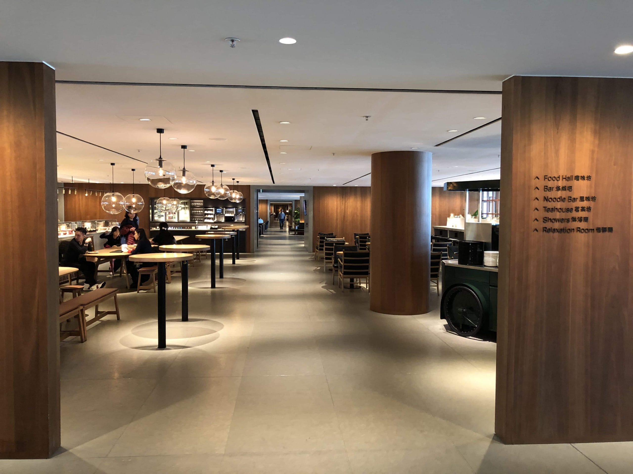 cathay pacific business class lounge