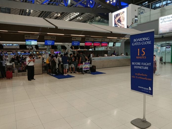 Long Queue at both the Business Class check in counters