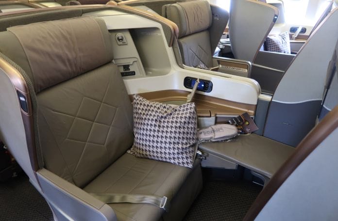 Singapore Airlines B77W Business Class