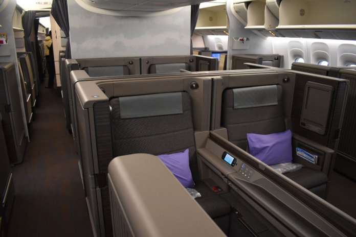 Review: Singapore Airlines B777-300ER First Class Tokyo to Singapore ...