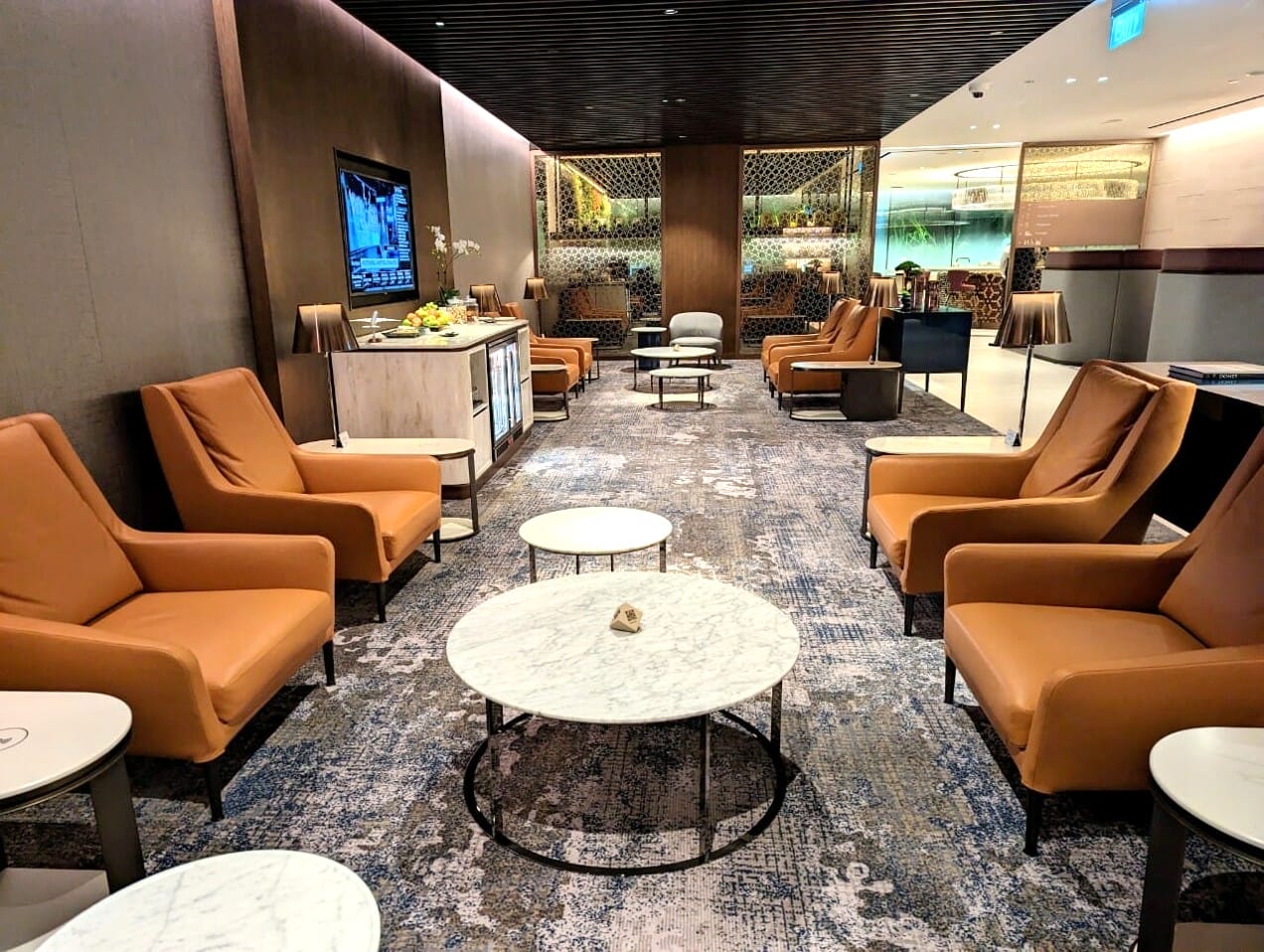 Review: Qatar Airways Premium Lounge Singapore - The MileLion