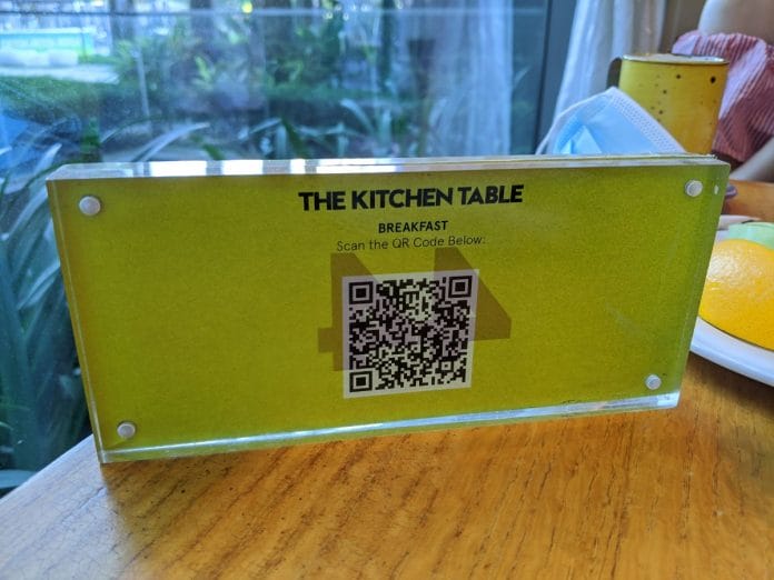 W Kitchen Table QR Code menu
