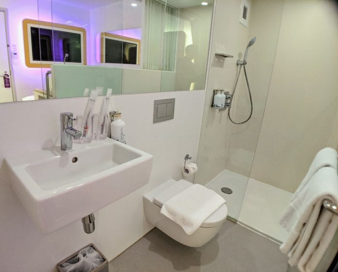 YOTELAir Changi Premium Queen Room- Bathroom