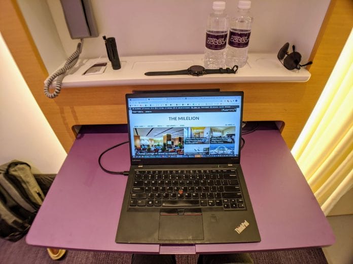 YOTELAir Changi Premium Queen Room- Pull-out desk