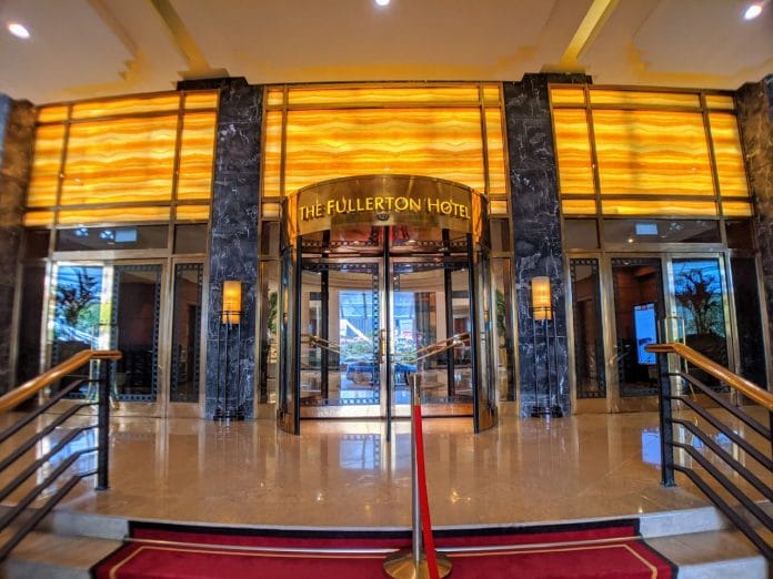 Fullerton Hotel entrance