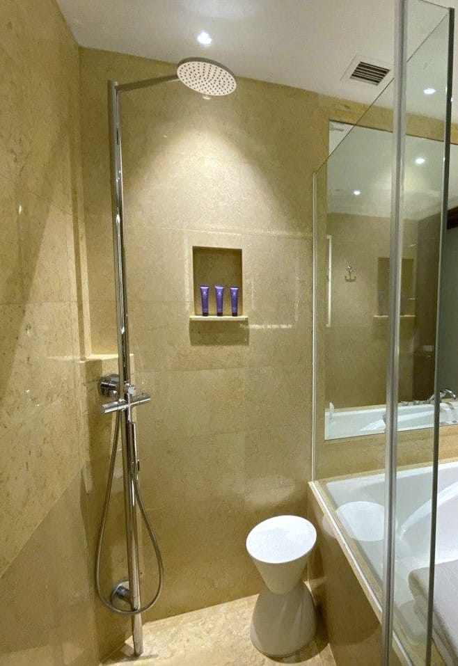 Quay Room shower