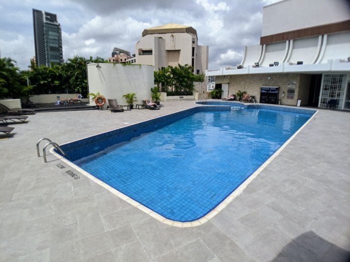 Hilton Singapore swimming pool