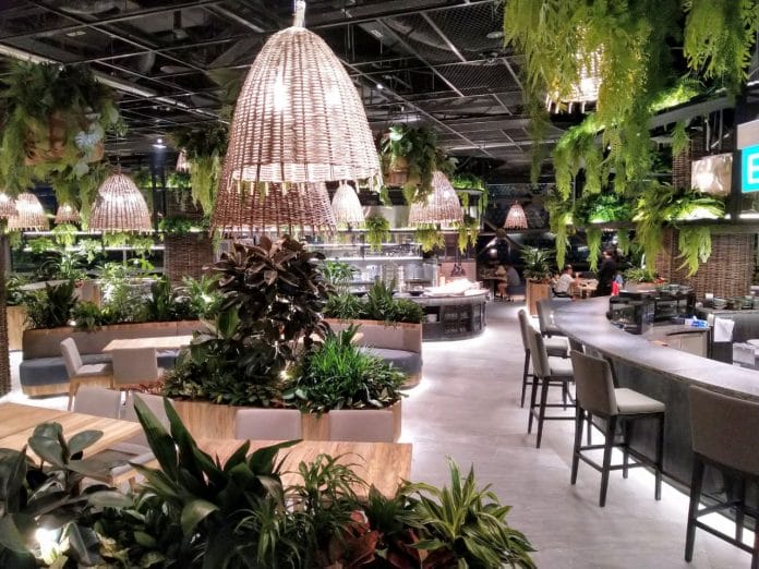Legends Bar Opens at Dusit Thani Laguna Singapore