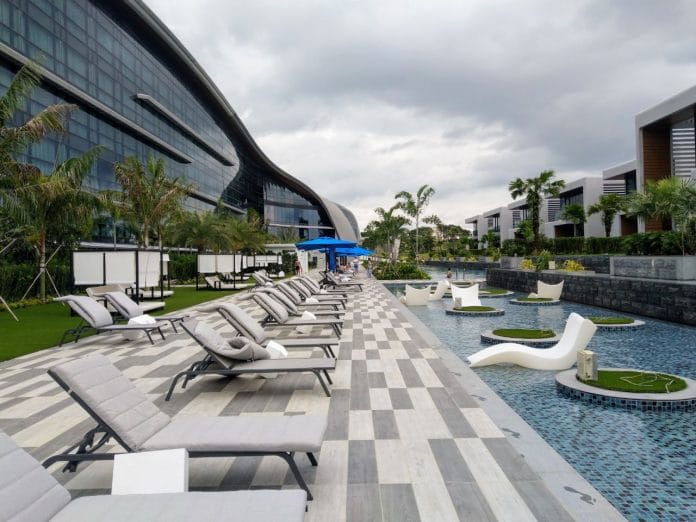 Legends Bar Opens at Dusit Thani Laguna Singapore