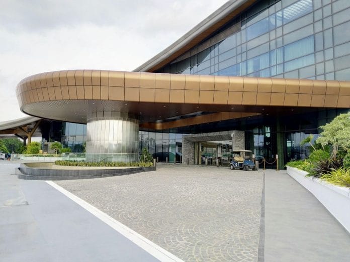 Legends Bar Opens at Dusit Thani Laguna Singapore