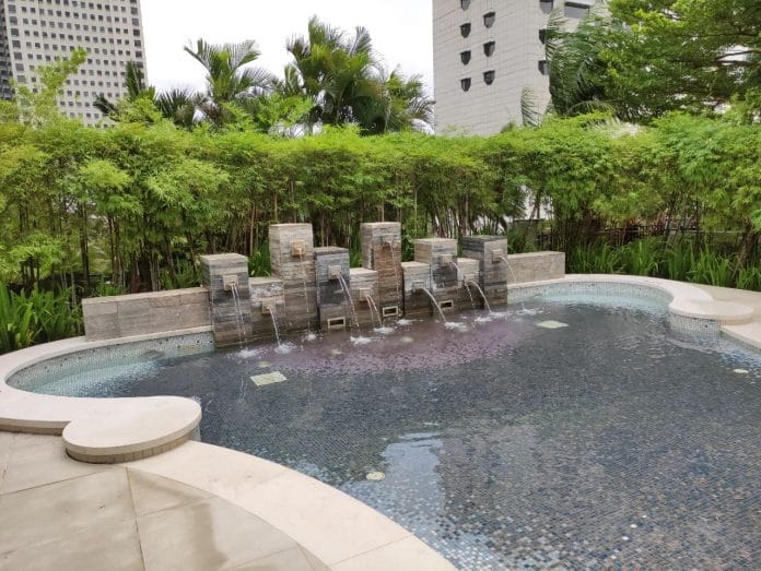 Mandarin Oriental Singapore wading pool area