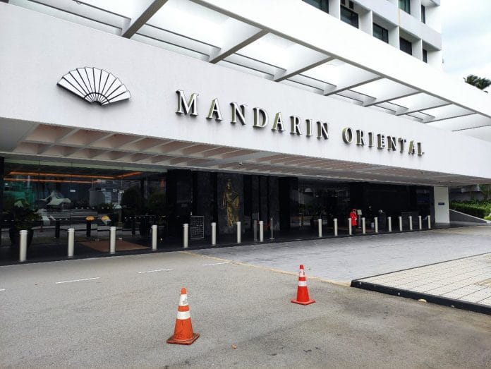 Mandarin Oriental Singapore Driveway