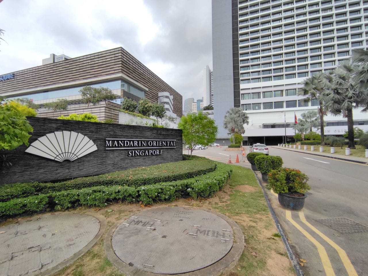 Mandarin Oriental Singapore Driveway Entrance
