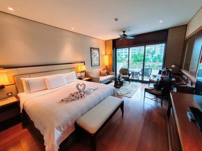 Shangri-La Singapore Garden Wing Deluxe Room