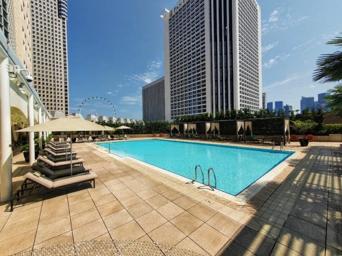 Conrad Singapore swimming pool