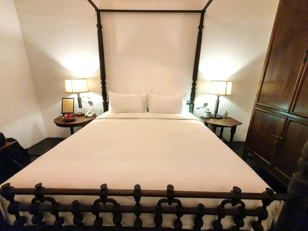 Villa Samadhi Luxe Crib bed