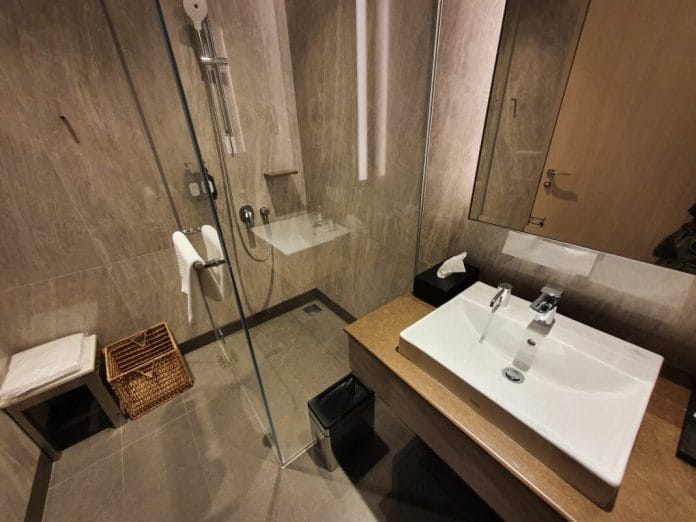 SilverKris lounge shower suite