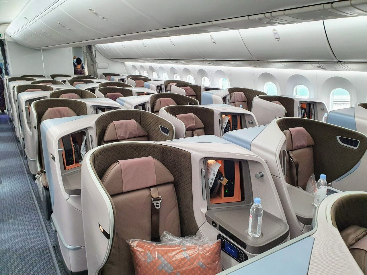 Singapore Airlines expands Live TV to B787-10 and B737-8 aircraft - The ...