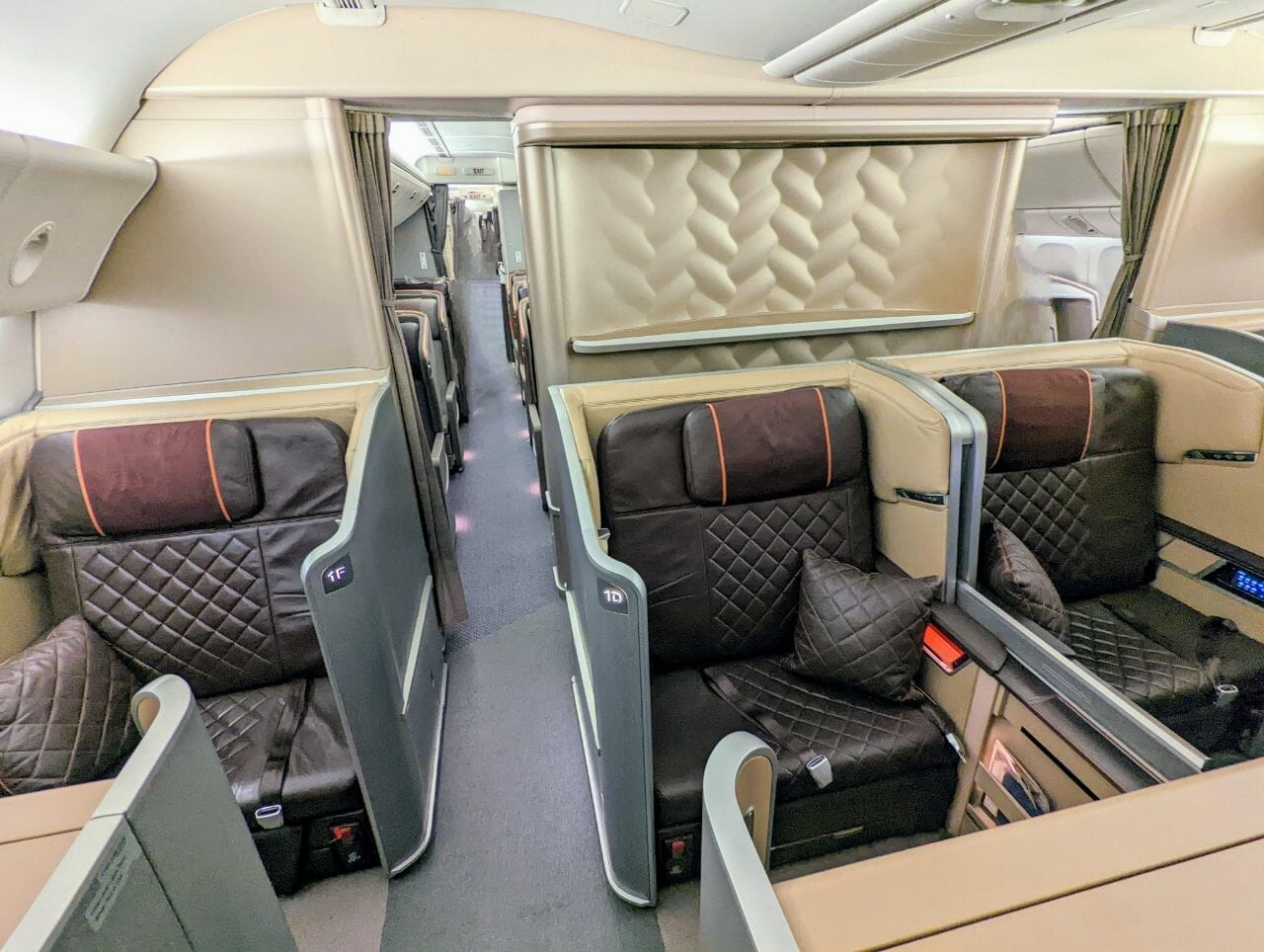 review-singapore-airlines-b777-300er-first-class-singapore-to-jakarta