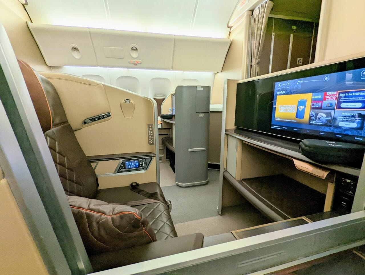 Review: Singapore Airlines B777-300ER First Class Singapore To Jakarta ...