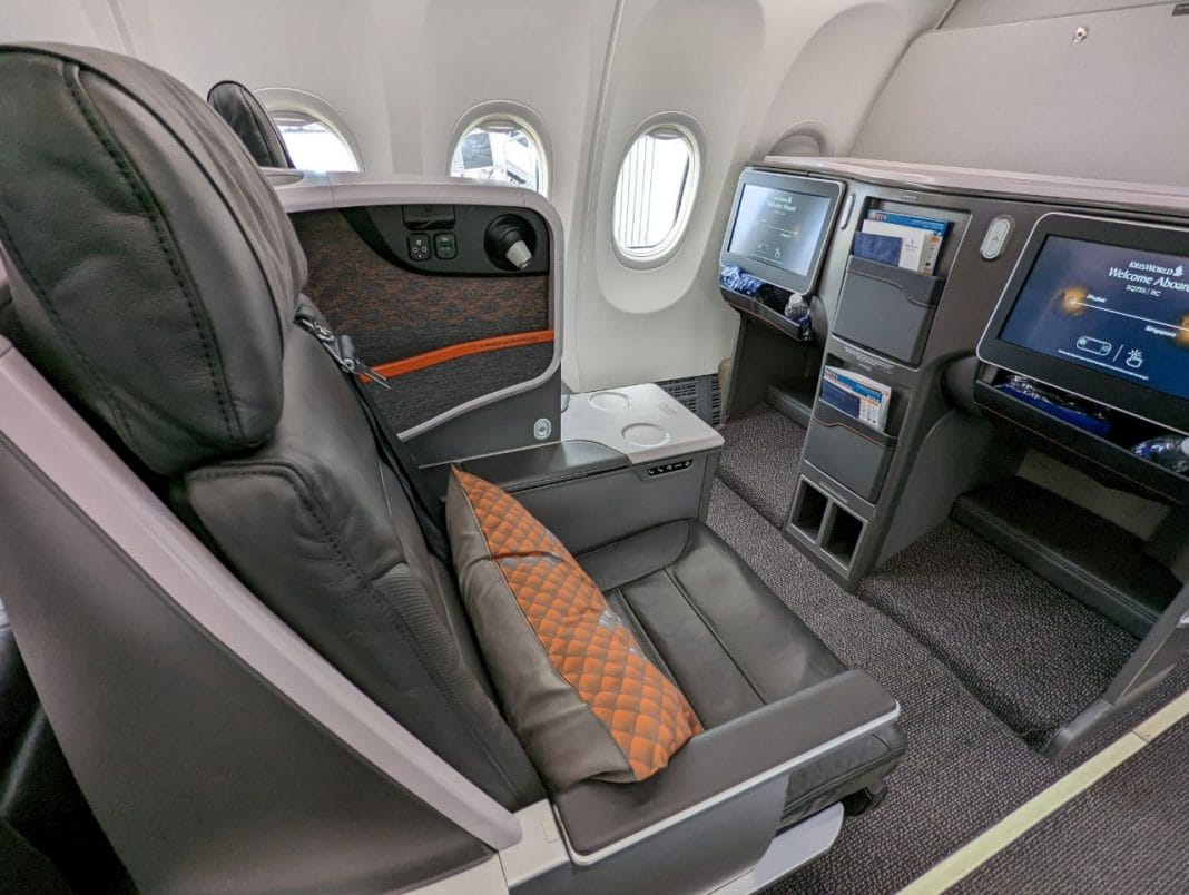 Review Singapore Airlines B737 8 Business Class HKT To SIN The MileLion review-singapore-airlines-b737-8-business-class-hkt-to-sin-the-milelion